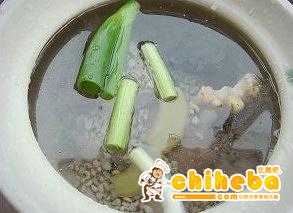 薏米猪蹄汤的做法 步骤3